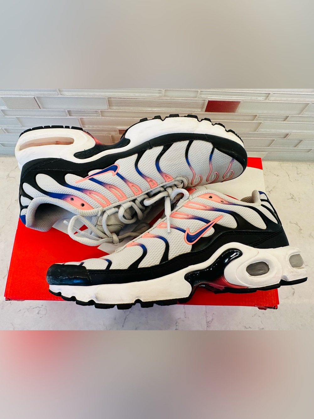 Big Kid Size 6Y Nike Air Max Plus GS - Grey, Pink & Black Sneakers